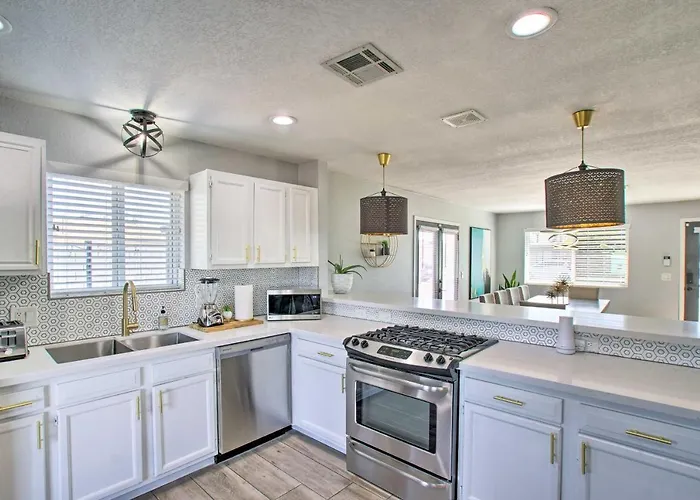 Holiday home Charming With Patio About 3 Miles To Dtwn! Phoenix