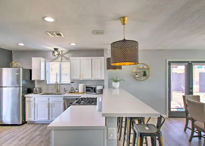 Charming With Patio About 3 Miles To Dtwn! Holiday home Phoenix