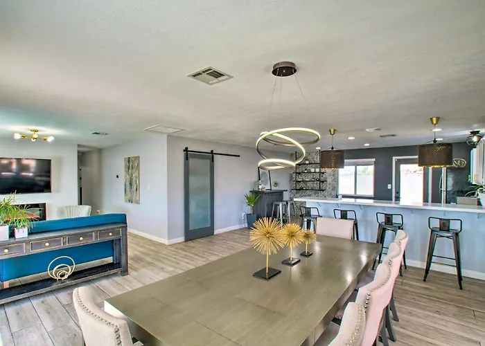 Charming With Patio About 3 Miles To Dtwn!
