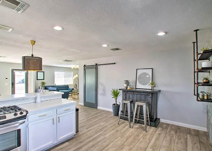 Holiday home Charming With Patio About 3 Miles To Dtwn! Phoenix