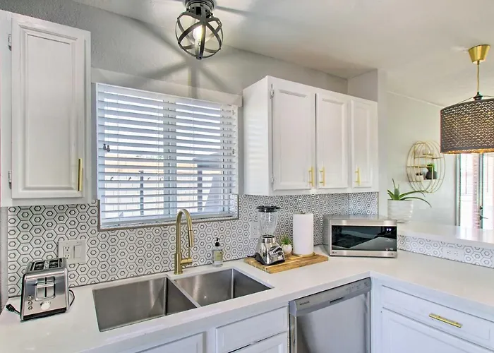 Holiday home Charming With Patio About 3 Miles To Dtwn! Phoenix