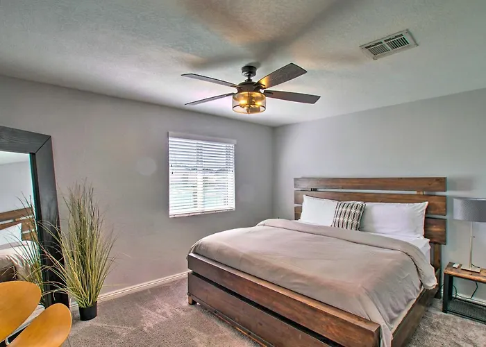 Charming With Patio About 3 Miles To Dtwn!