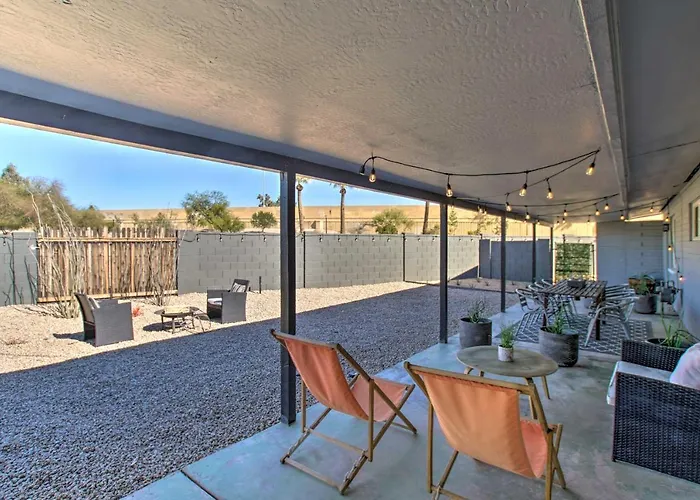 Holiday home Charming With Patio About 3 Miles To Dtwn! *