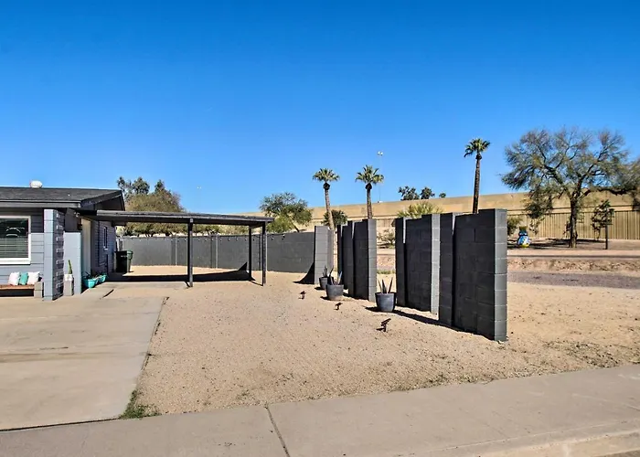 Charming With Patio About 3 Miles To Dtwn!