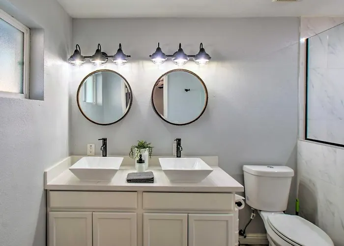 Charming With Patio About 3 Miles To Dtwn! *