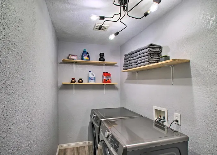 Charming With Patio About 3 Miles To Dtwn! Phoenix
