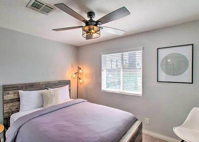 Holiday home Charming With Patio About 3 Miles To Dtwn! *
